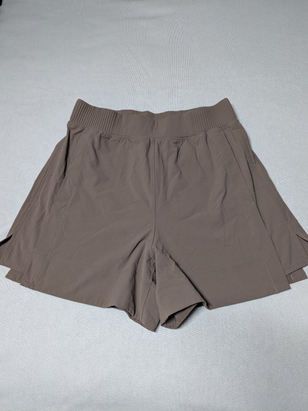 Lululemon Stretch Woven Relaxed-Fit High-Rise 4" Shorts - Size M